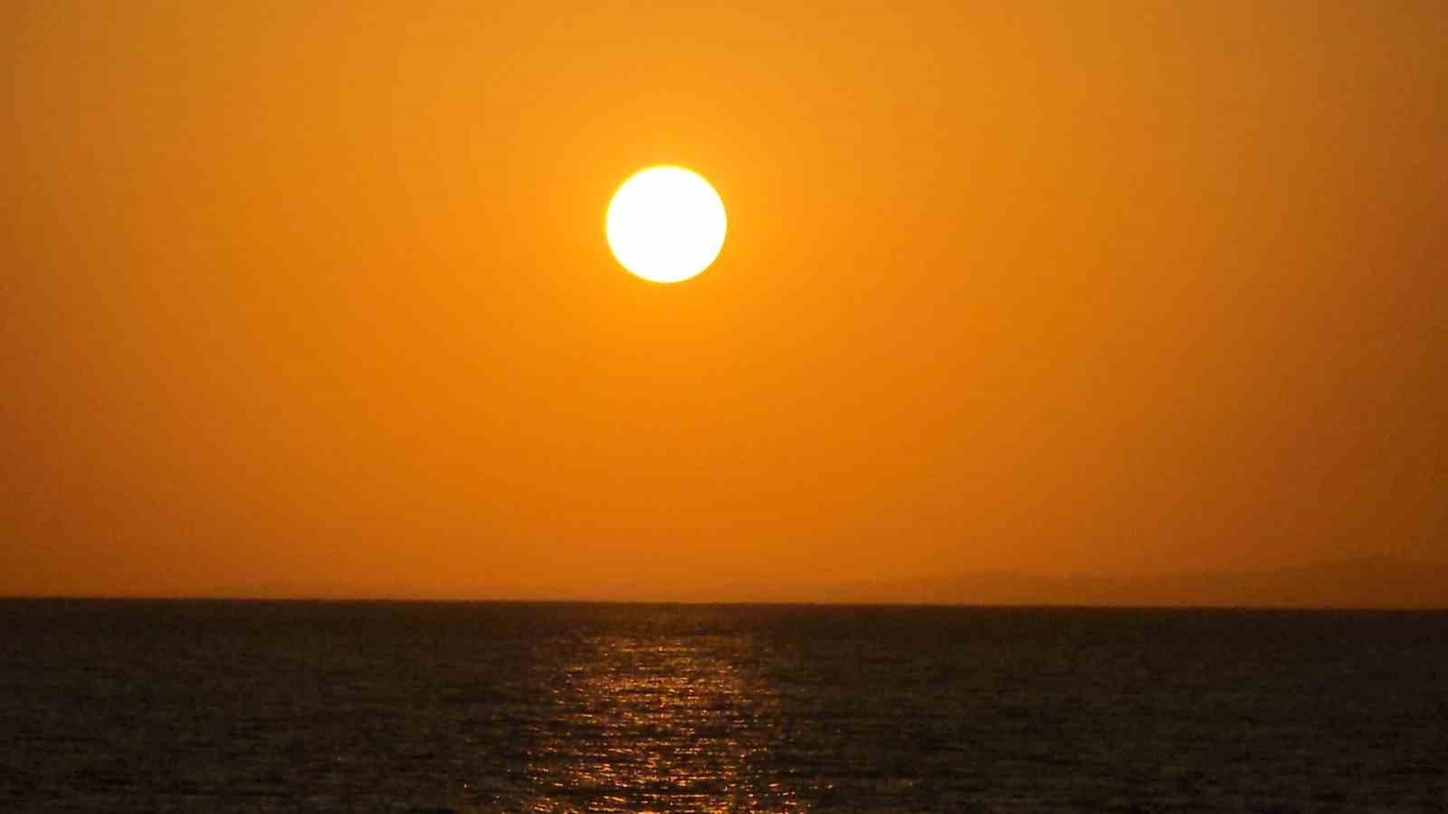 yilin en uzun gununde van semalarinda gorsel solen gunesin dogusu ve batisi boyle goruntulendi 9VYQXsve