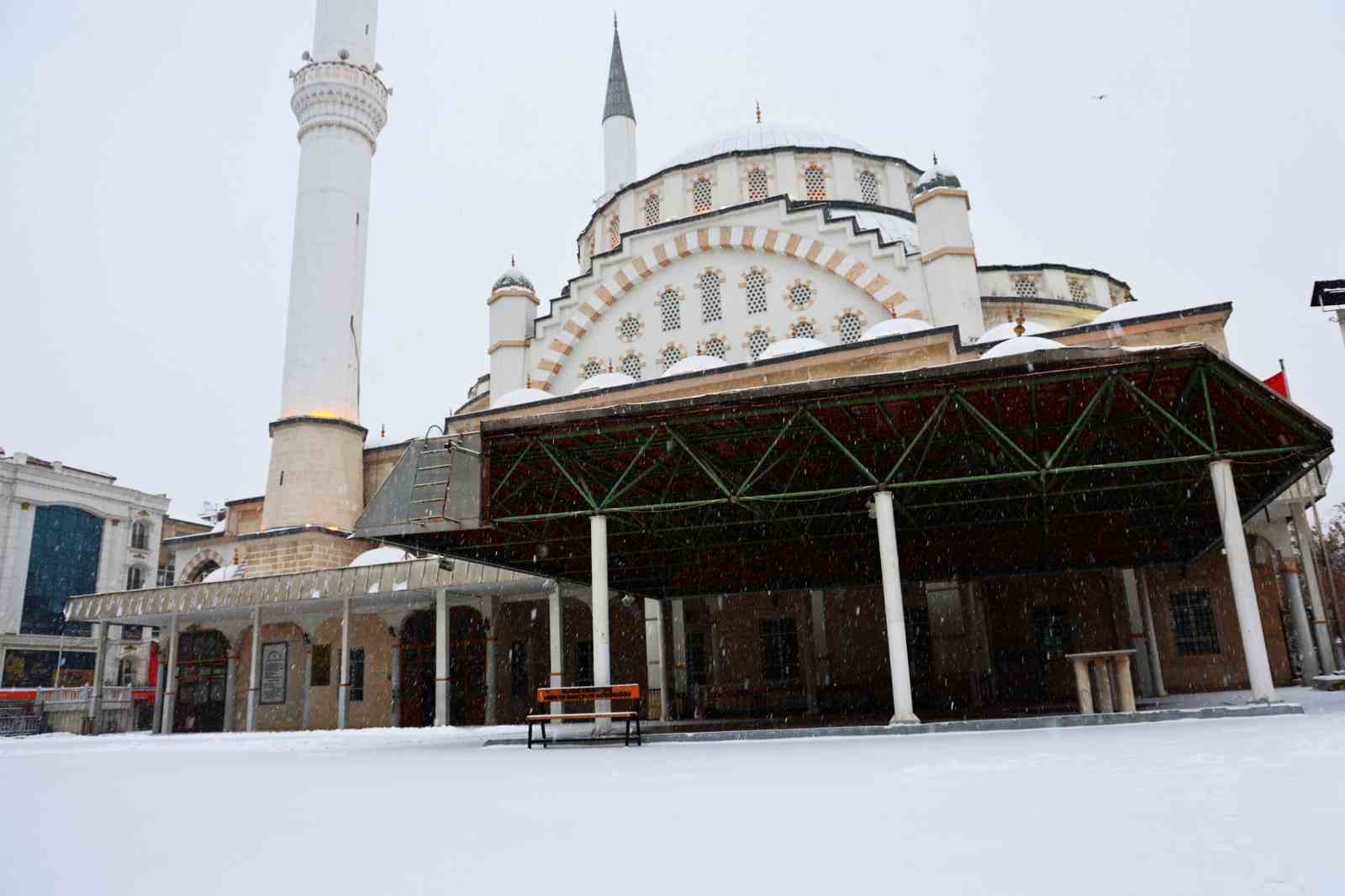 yilin son gununde elazig beyaza burundu 5 Jb8EluJK