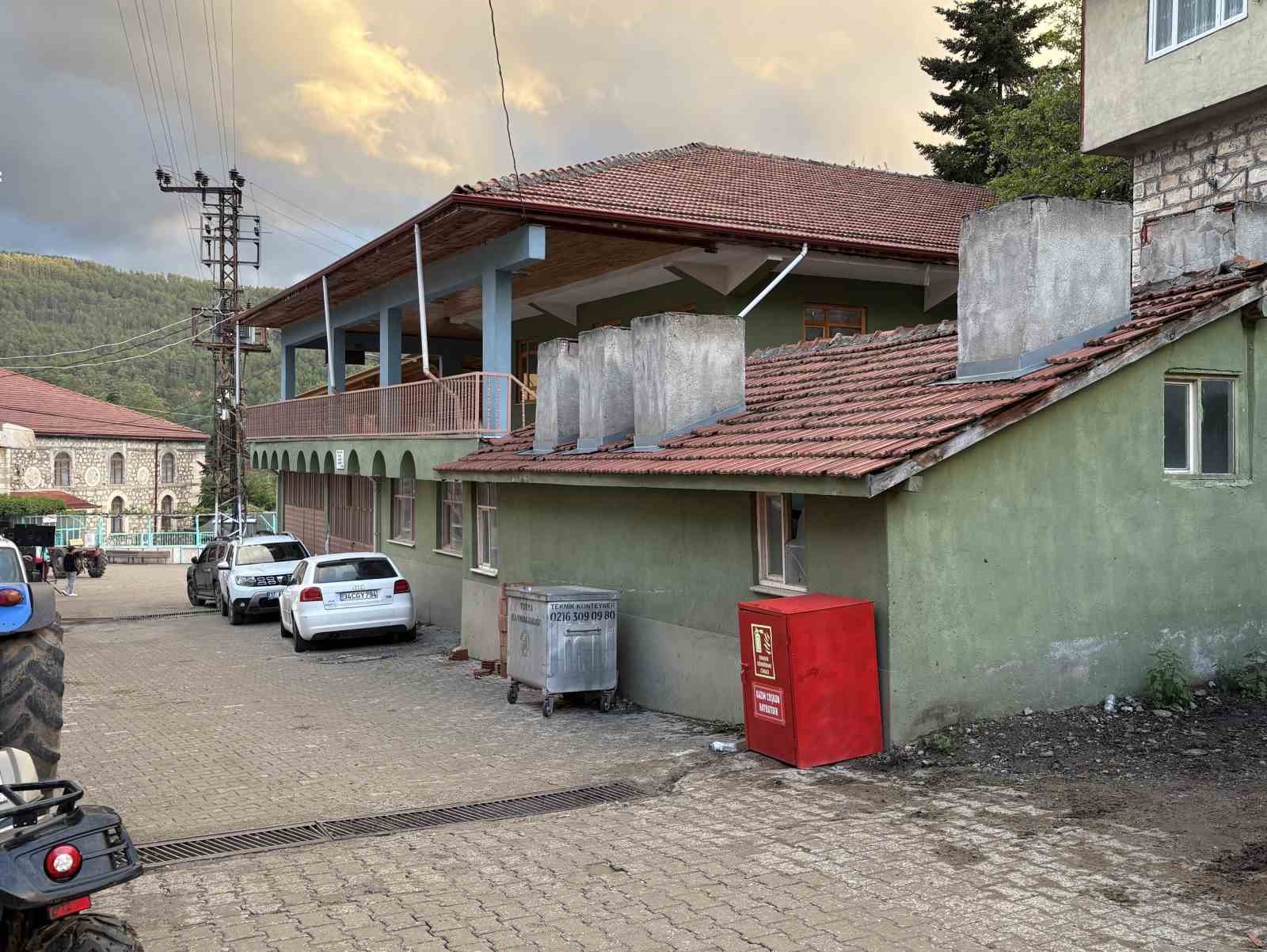 yillar onceki aci bir daha yasanmasin diye koyun her noktasina yangin dolaplari yerlestirdiler 2 k976EcfI