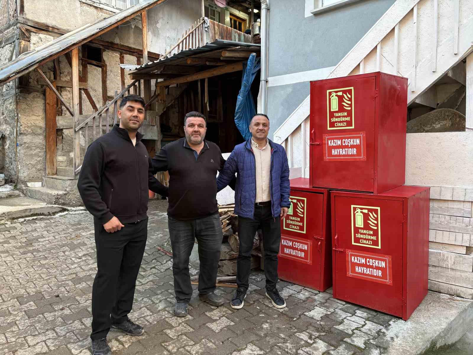 yillar onceki aci bir daha yasanmasin diye koyun her noktasina yangin dolaplari yerlestirdiler 3 gkaLjZdd