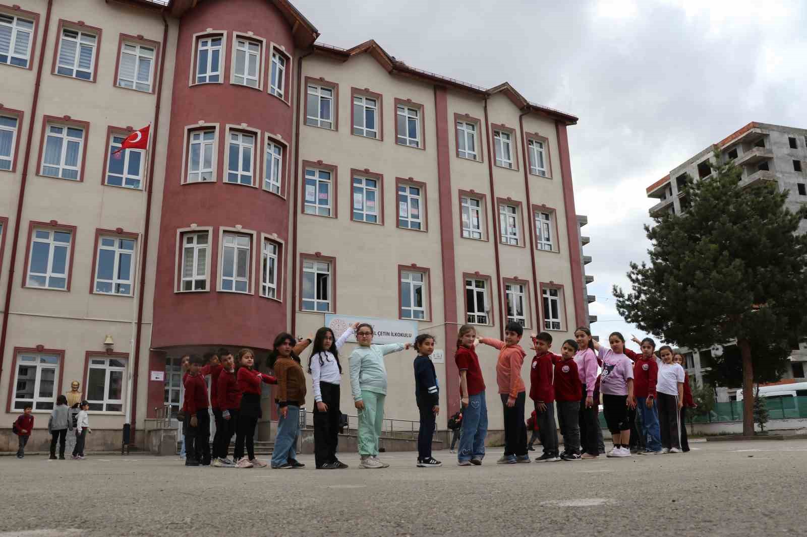 yillardir suren gelenek bozulmadi sivasin leylekli okulu misafirlerine kavustu 6 RPDZM2bq