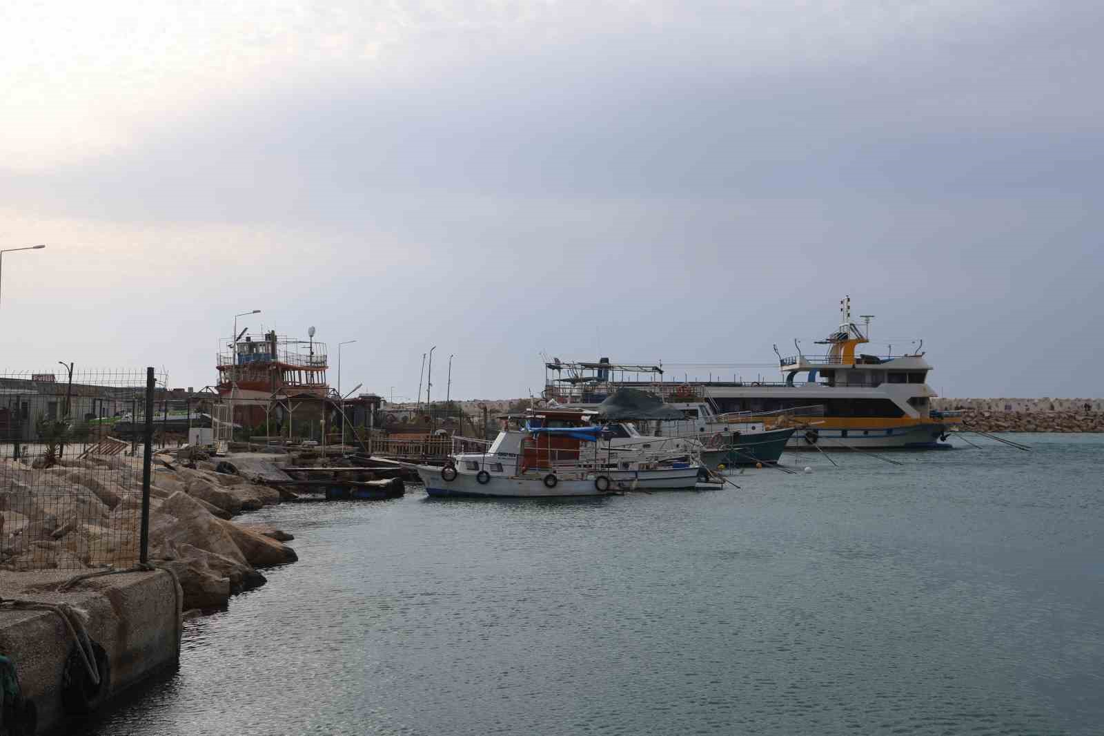 yillarin kaptanindan amator balikcilara firtinada denize acilmayin cagrisi 1 OBwP57Az