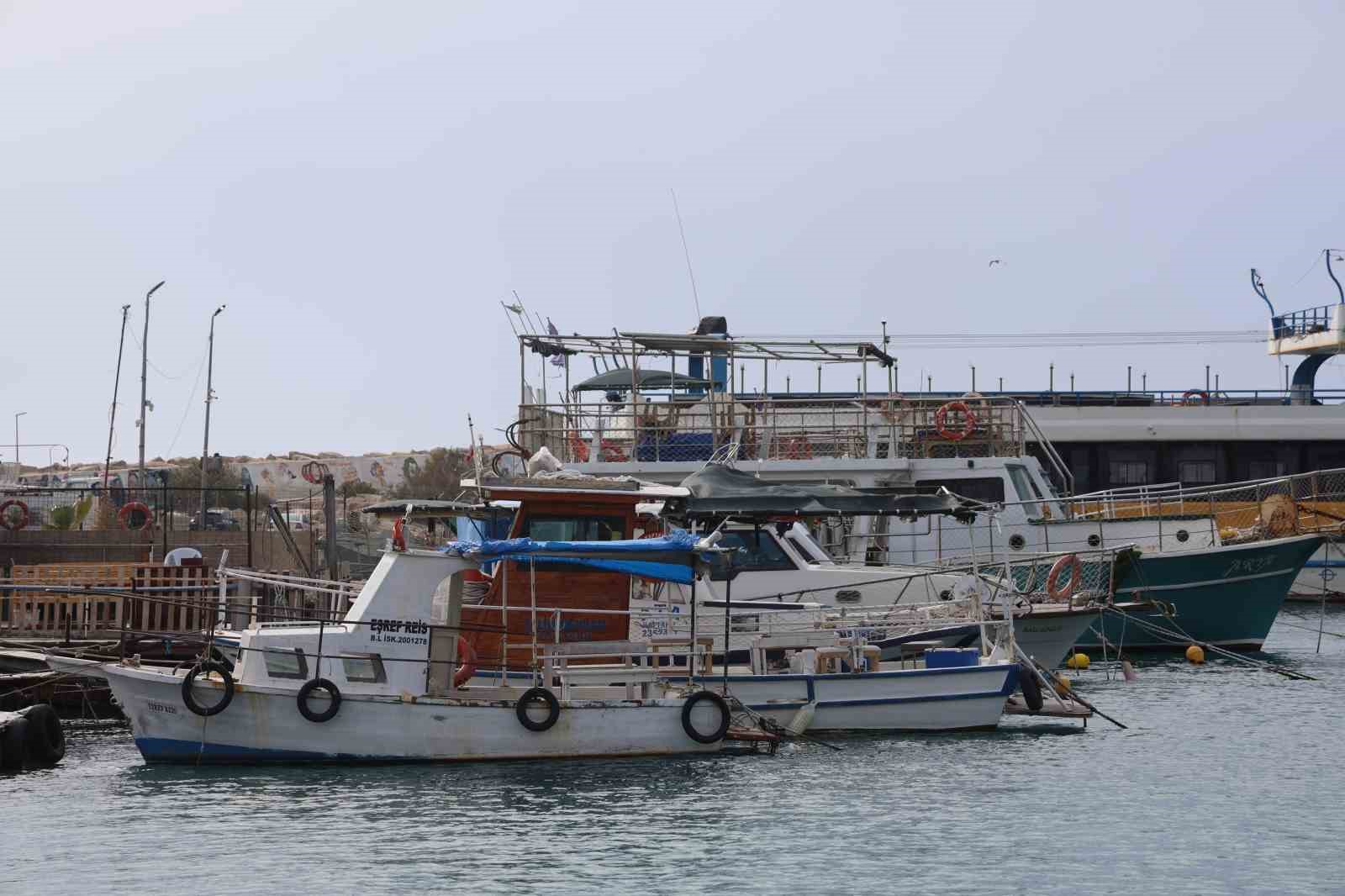 yillarin kaptanindan amator balikcilara firtinada denize acilmayin cagrisi 2 LjEMB8De