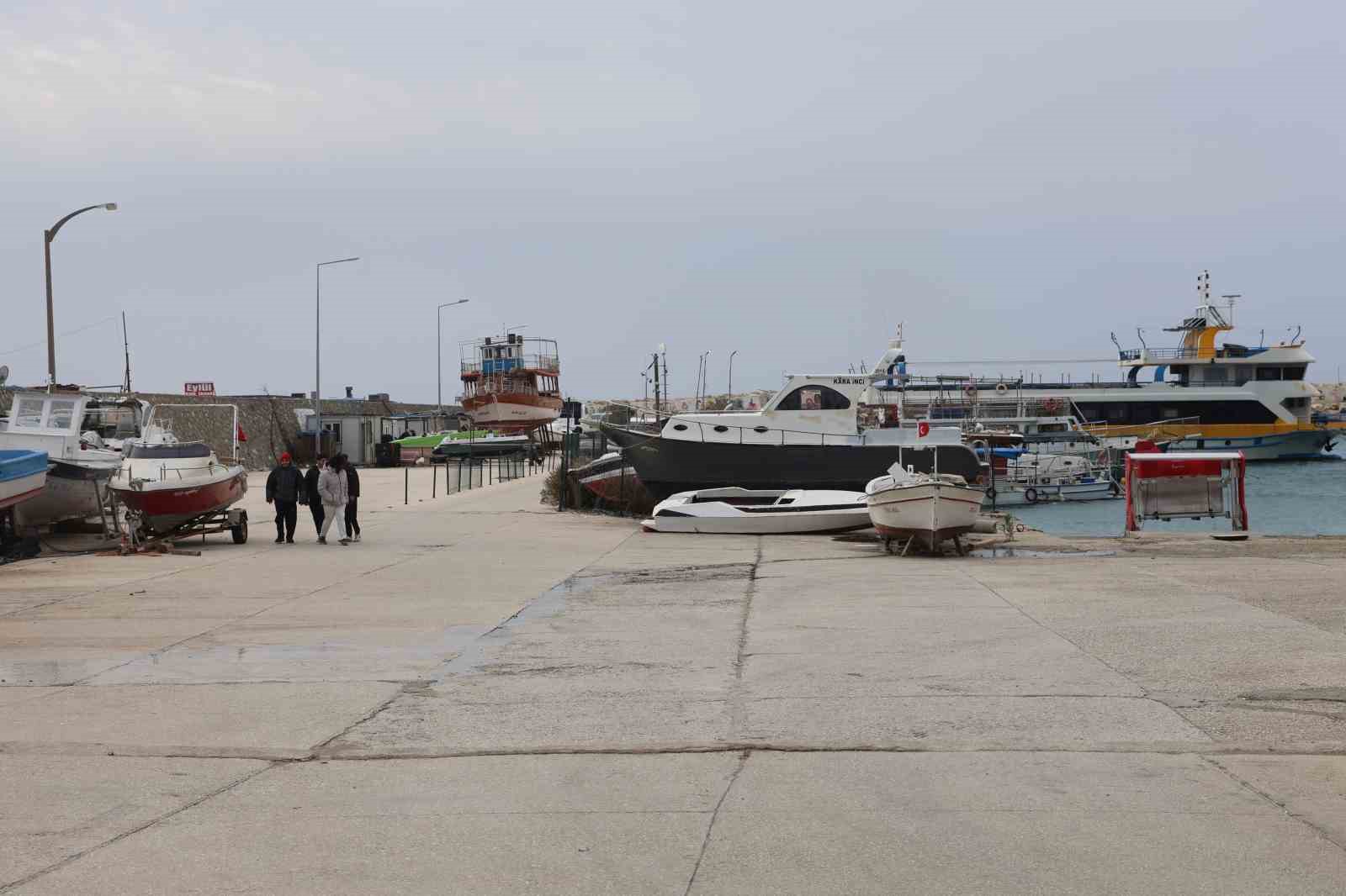 yillarin kaptanindan amator balikcilara firtinada denize acilmayin cagrisi 5 BTOSEsCi