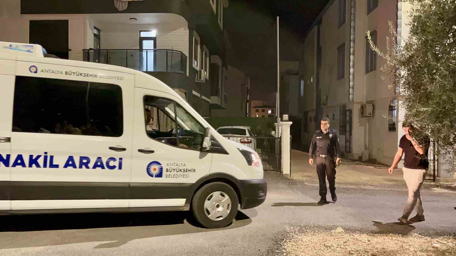 yillik izindeki polis memuru dehset sacti esi ve 2 kizini oldurdu 11 BlXduFJV