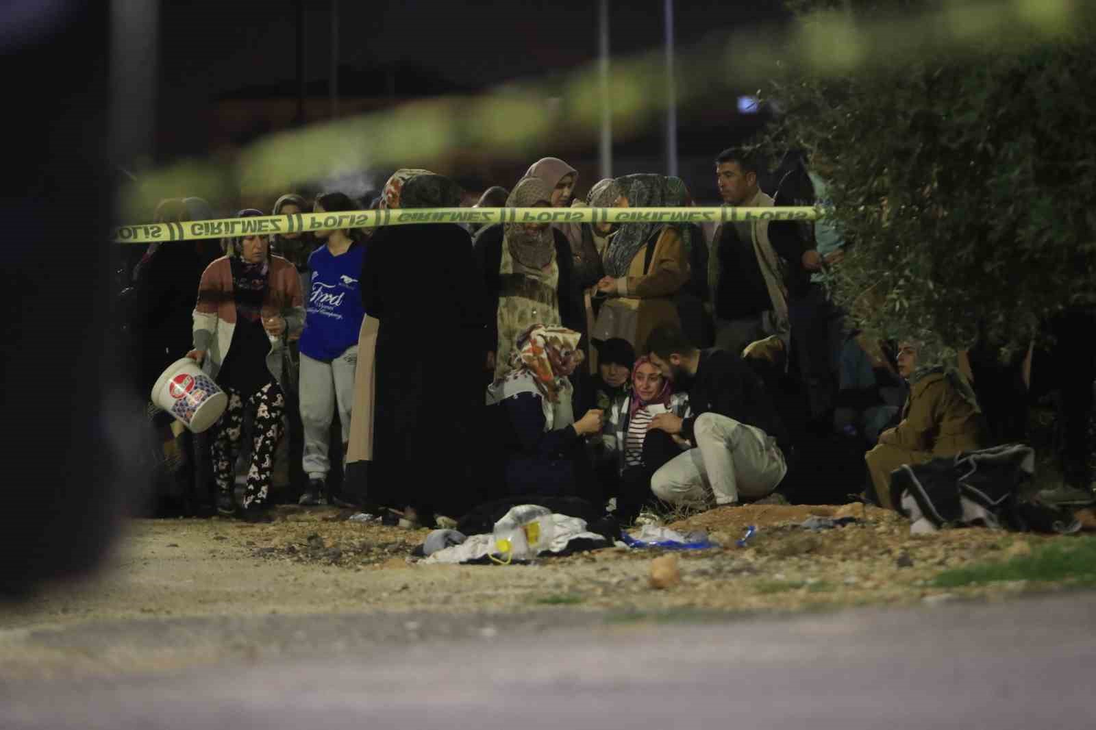 yillik izindeki polis memuru dehset sacti esi ve 2 kizini oldurdu 2 GBnZvghb