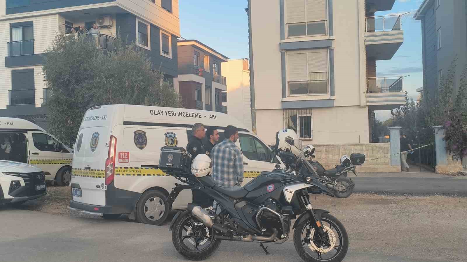 yillik izindeki polis memuru dehset sacti esi ve 2 kizini oldurdu 8 h7mizJh6
