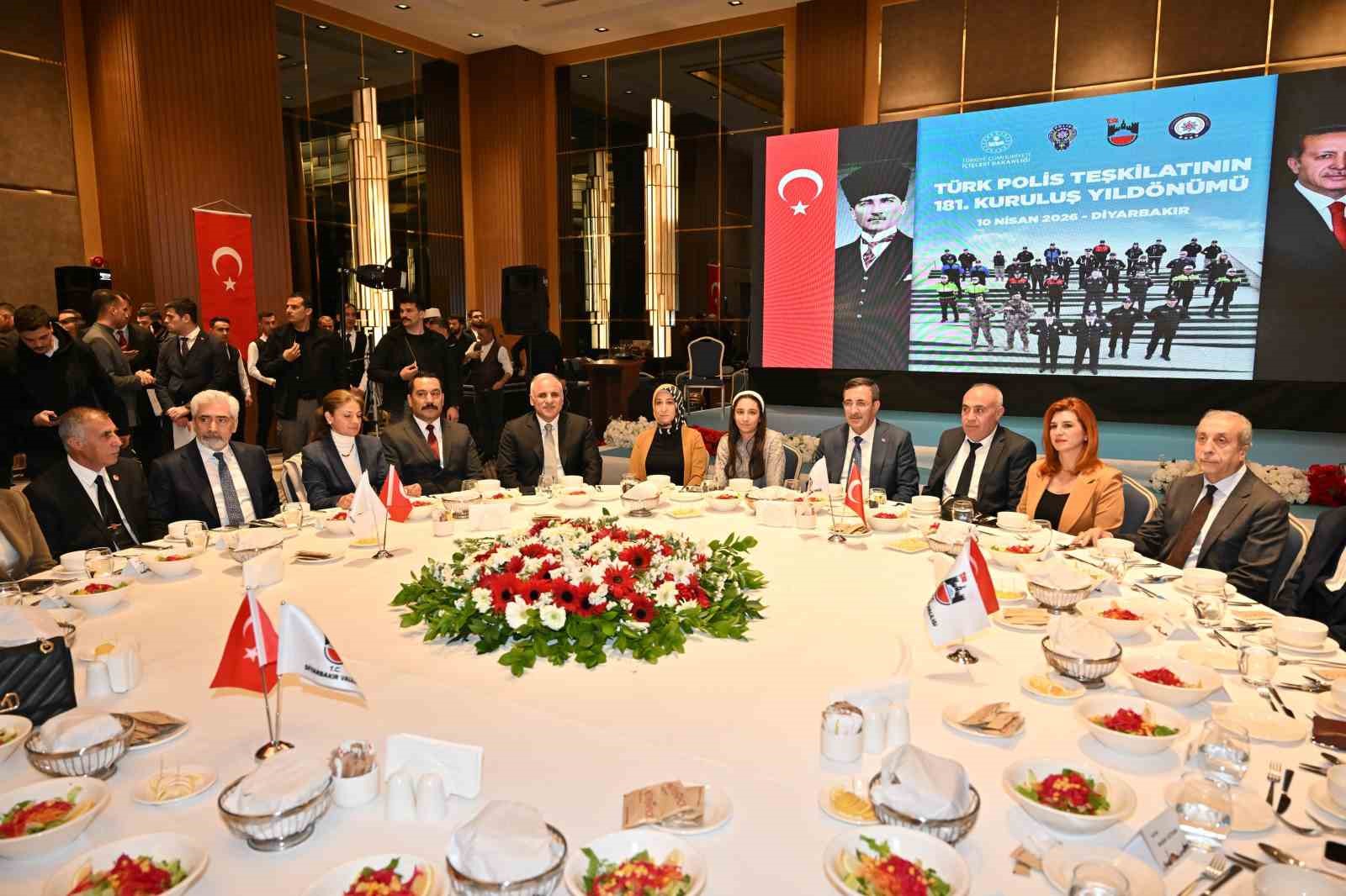 yilmaz attigimiz her adimda yuruttugumuz her calismada aziz sehitlerimizin hatirasina ve gazilerimizin fedakarligina daima 9NlYU3kj