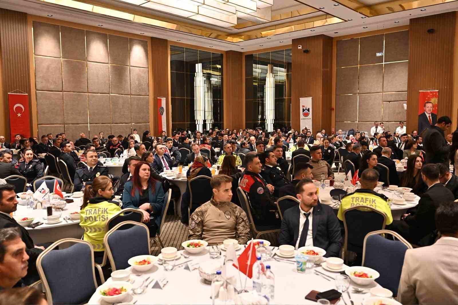 yilmaz attigimiz her adimda yuruttugumuz her calismada aziz sehitlerimizin hatirasina ve gazilerimizin fedakarligina daima eph8BpCs
