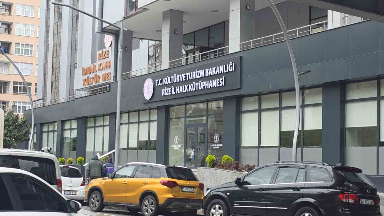 yks adaylari resmi tatilde kutuphane magduriyeti yasadi 0 O3MuubtE