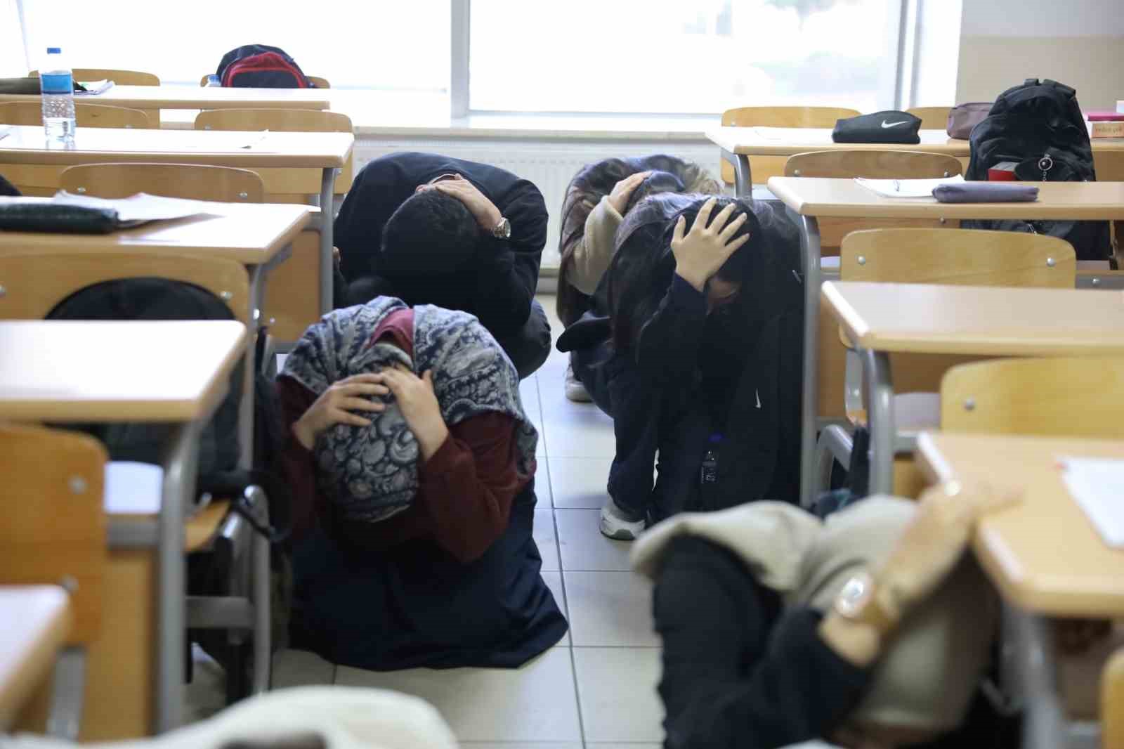 yks hazirlik merkezinde deprem ve tahliye tatbikati 3 DDYlJ9th