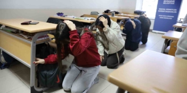 yks-hazirlik-merkezinde-deprem-ve-tahliye-tatbikati-kcueN2Le.jpg