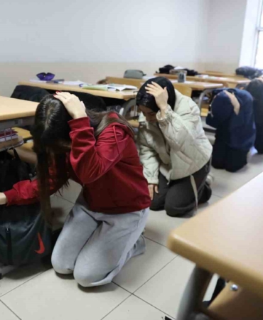 yks-hazirlik-merkezinde-deprem-ve-tahliye-tatbikati-kcueN2Le.jpg