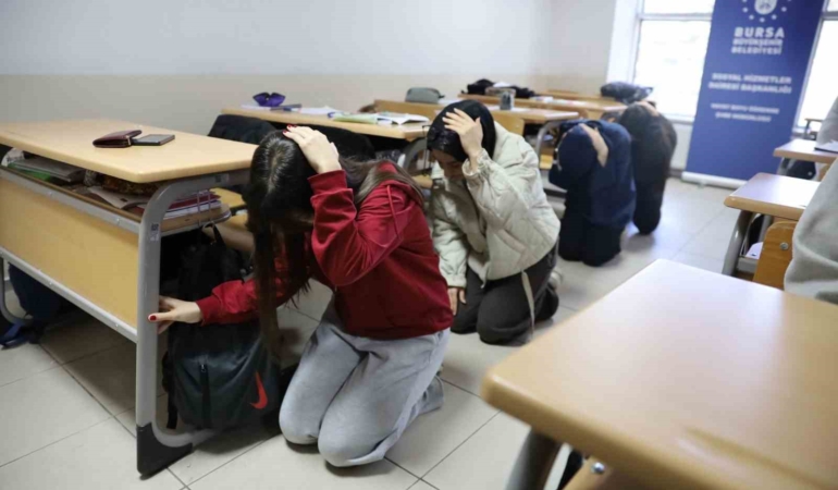 yks-hazirlik-merkezinde-deprem-ve-tahliye-tatbikati-kcueN2Le.jpg