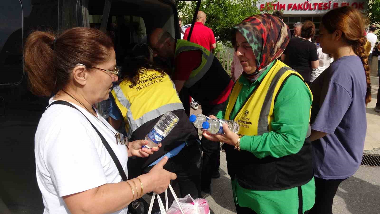YKS’de son dakika yarışı: Kimi saniyelerle yetişti, kimi kapıda kaldı 10 yksde son dakika yarisi kimi saniyelerle yetisti kimi kapida kaldi 6 fjLqVvQR