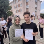 yksye-anne-ogul-ayni-okulda-girdi-w8kIWQV9.jpg