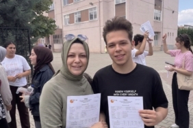 yksye-anne-ogul-ayni-okulda-girdi-w8kIWQV9.jpg