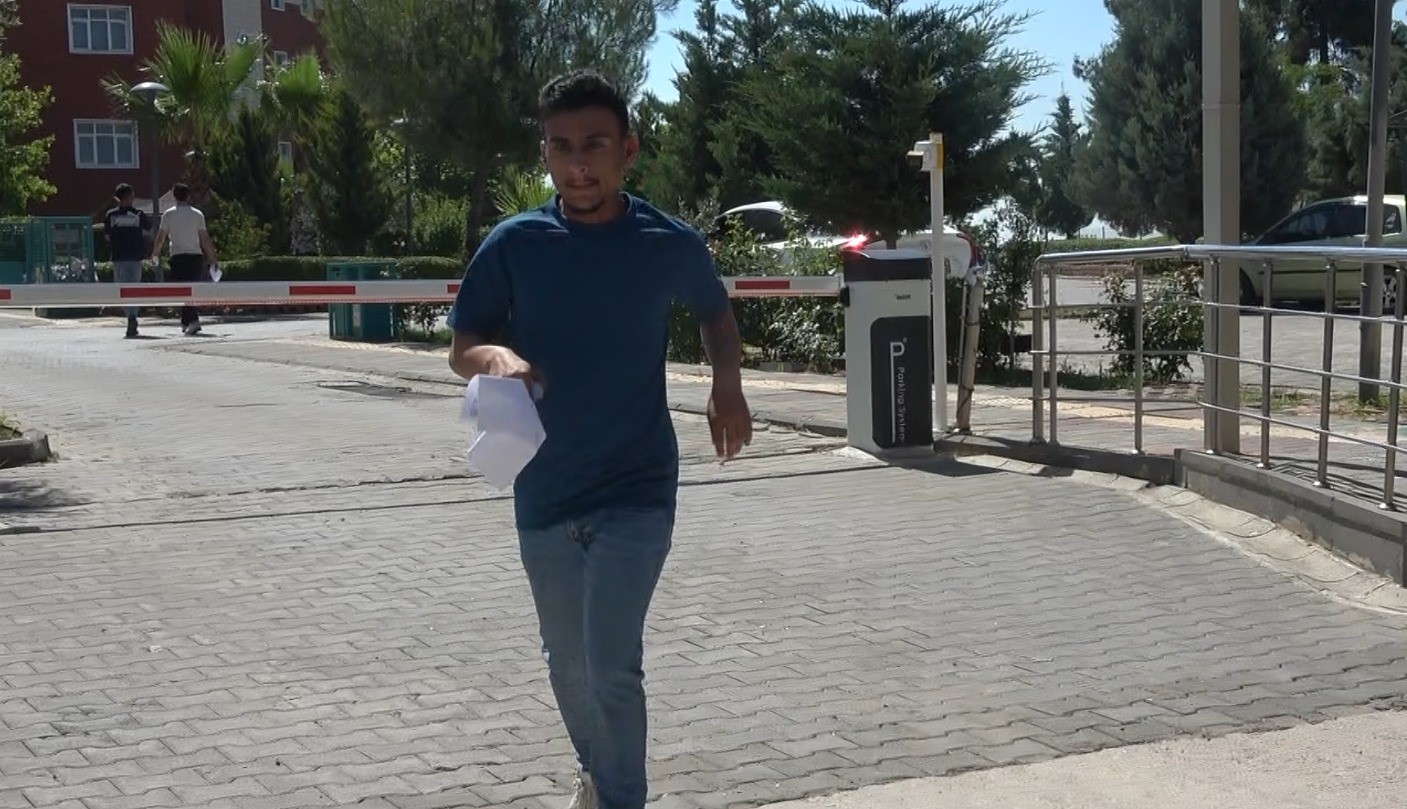 yksye gec kaliyordu trafik polisleri yetistirdi 1 XfD3FY7Y