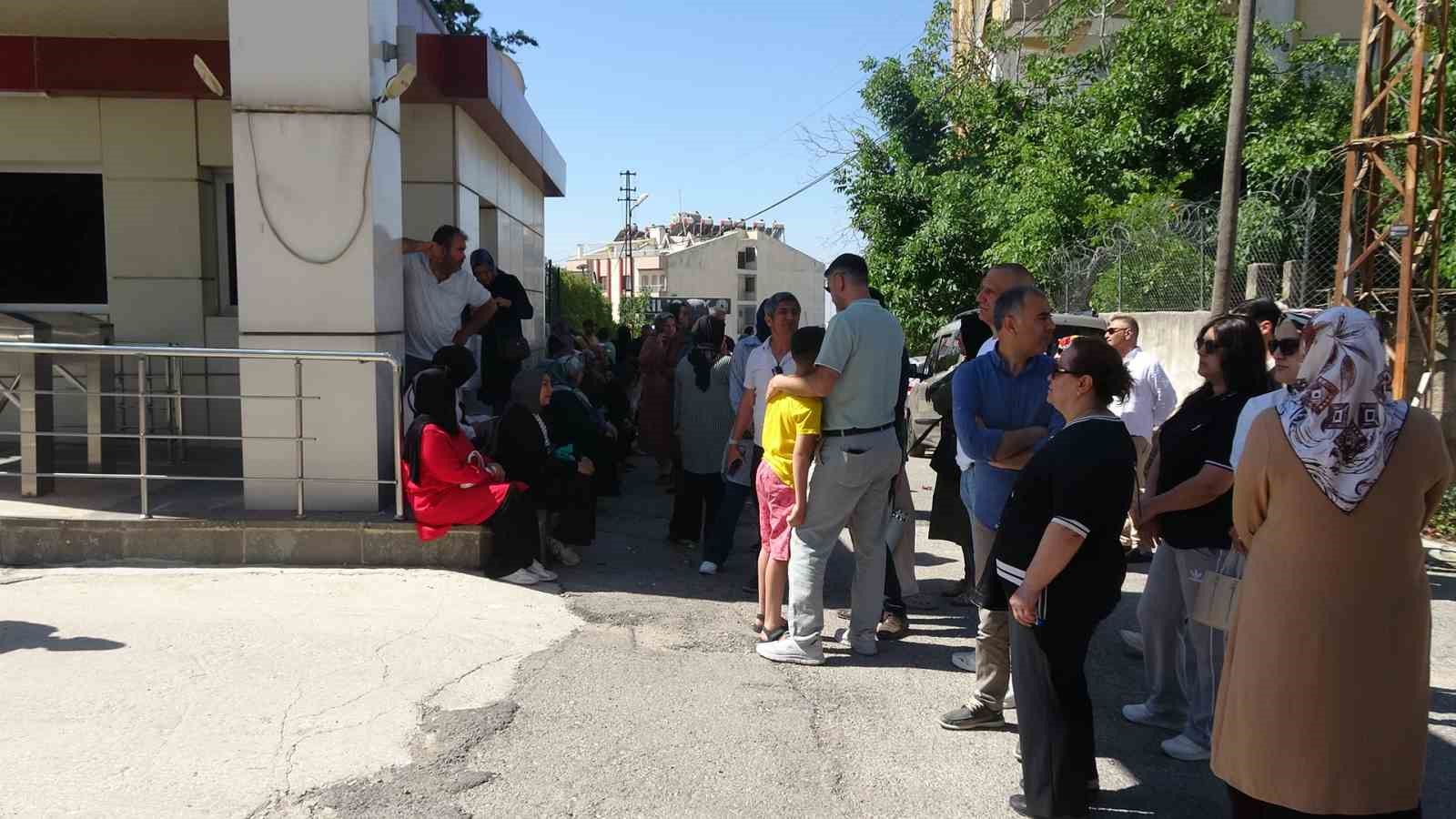 yksye gec kaliyordu trafik polisleri yetistirdi 2 FWz2SdZw