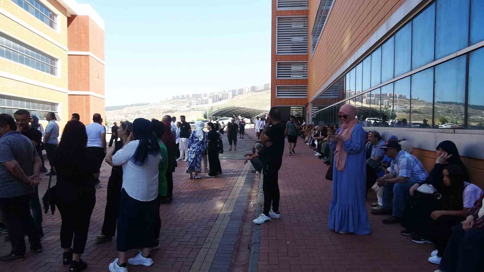 YKS’ye saniyeler kala yetişti: Güvenlik görevlisi motosikletiyle sınava ulaştırdı 7 yksye saniyeler kala yetisti guvenlik gorevlisi motosikletiyle sinava ulastirdi 3 QIs6KTI7
