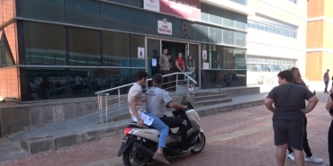 yksye-saniyeler-kala-yetisti-guvenlik-gorevlisi-motosikletiyle-sinava-ulastirdi-et4A48dE.jpg