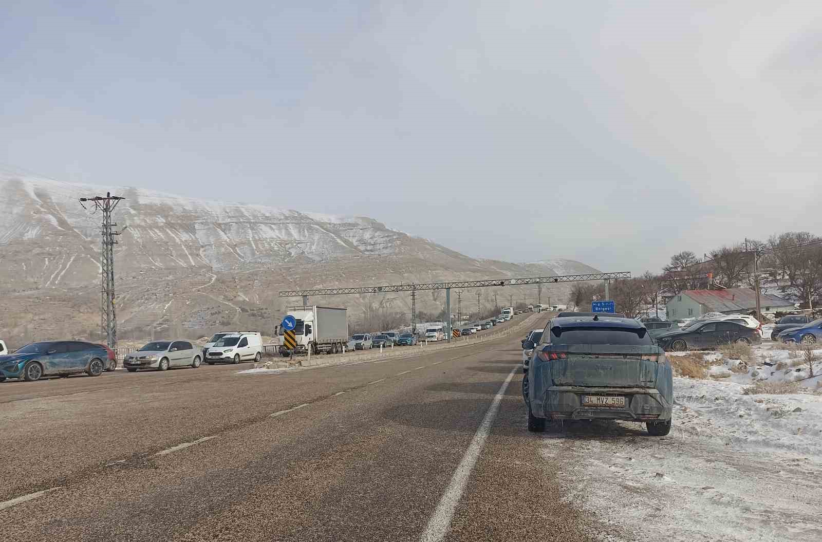 yogun kar ilceyi esir aldi kayseri malatya yolu trafige kapatildi 2