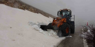 yogun-kar-nedeniyle-kapali-olan-nemrut-dagi-yolu-aciliyor-L8dKRbBk.jpg