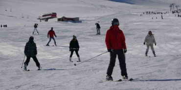 yogun-kar-yagisi-abali-kayak-merkezini-yeniden-hareketlendirdi-aPznbrD7.jpg