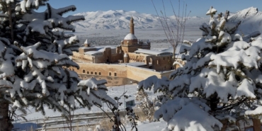 yogun-kar-yagisi-tarihi-sarayda-essiz-manzaralar-olusturdu-KgWQevve.jpg
