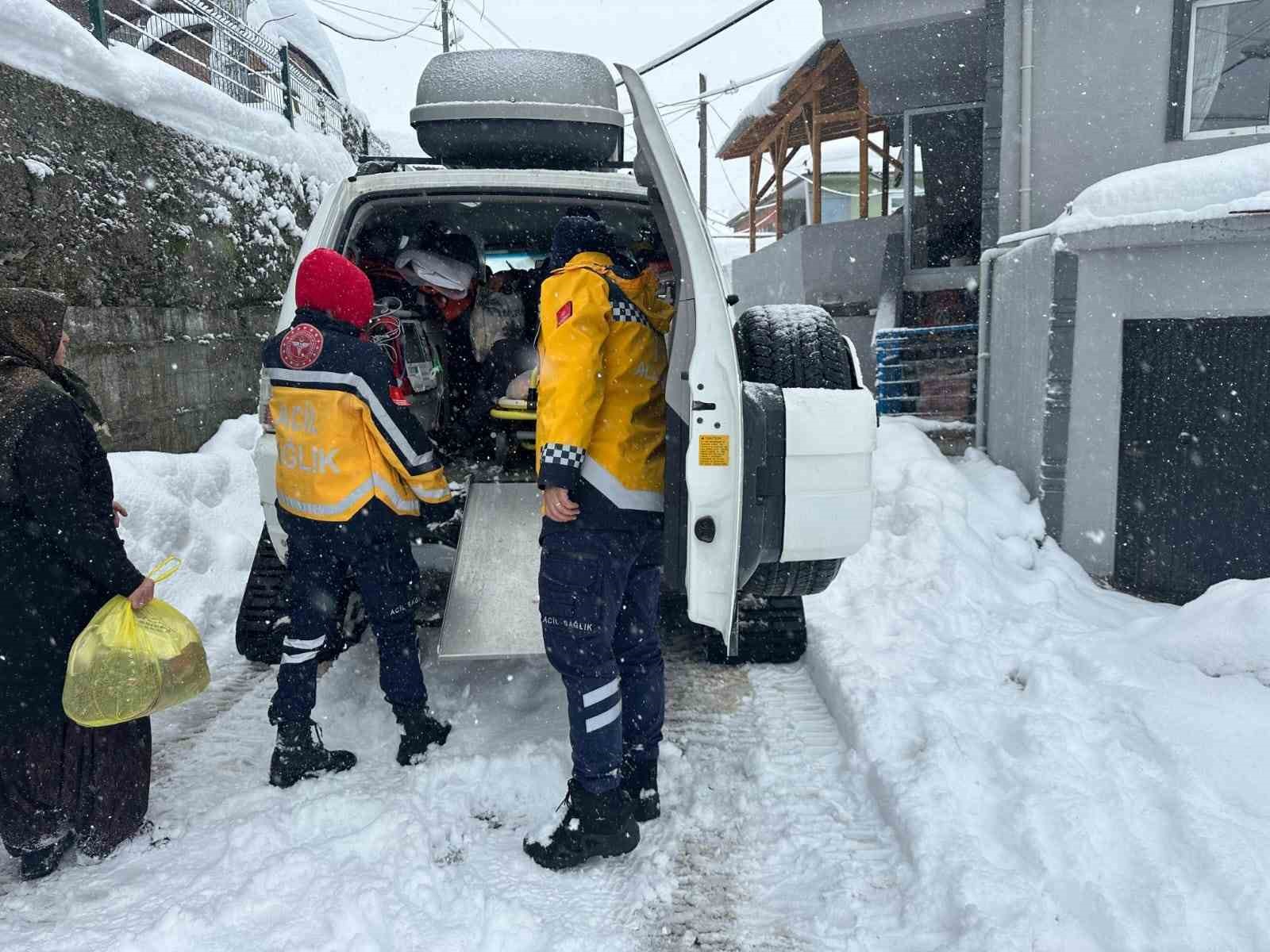 yogun kar yagisina ragmen acil saglik ekipleri gorev basinda 0 3hUsunm6
