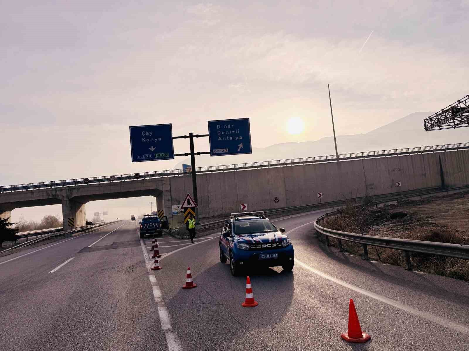 yogun sis nedeniyle kara yolu ulasima kapatildi 0 8ZWLvIEc