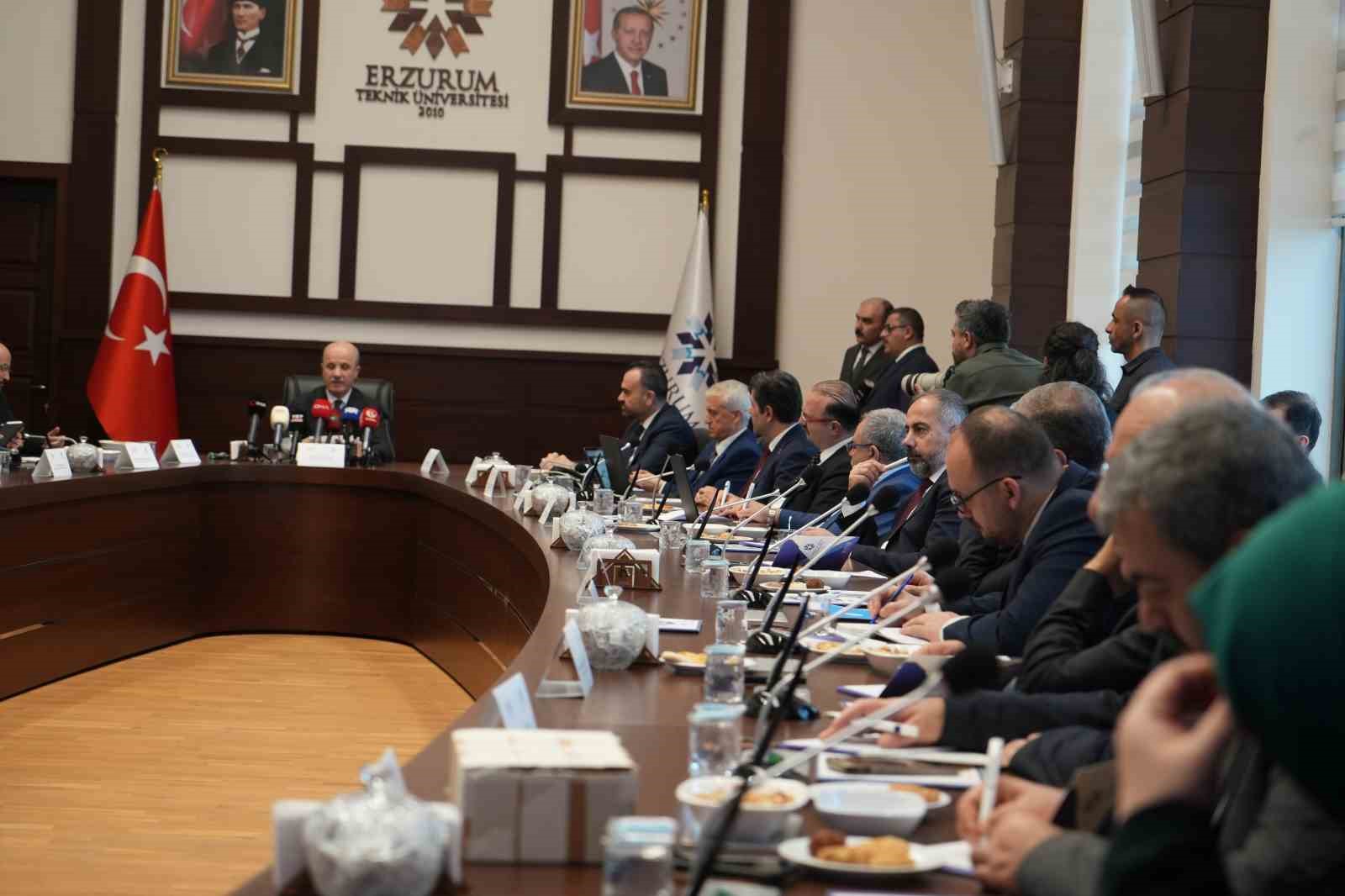 YÖK Başkanı Özvar: "Halktan kopuk, bulunduğu toplumun ihtiyaçlarını dikkate almayan bir üniversite anlayışı yok" 7 yok baskani ozvar halktan kopuk bulundugu toplumun ihtiyaclarini dikkate almayan bir universite anlayisi yok F6vgSJc8