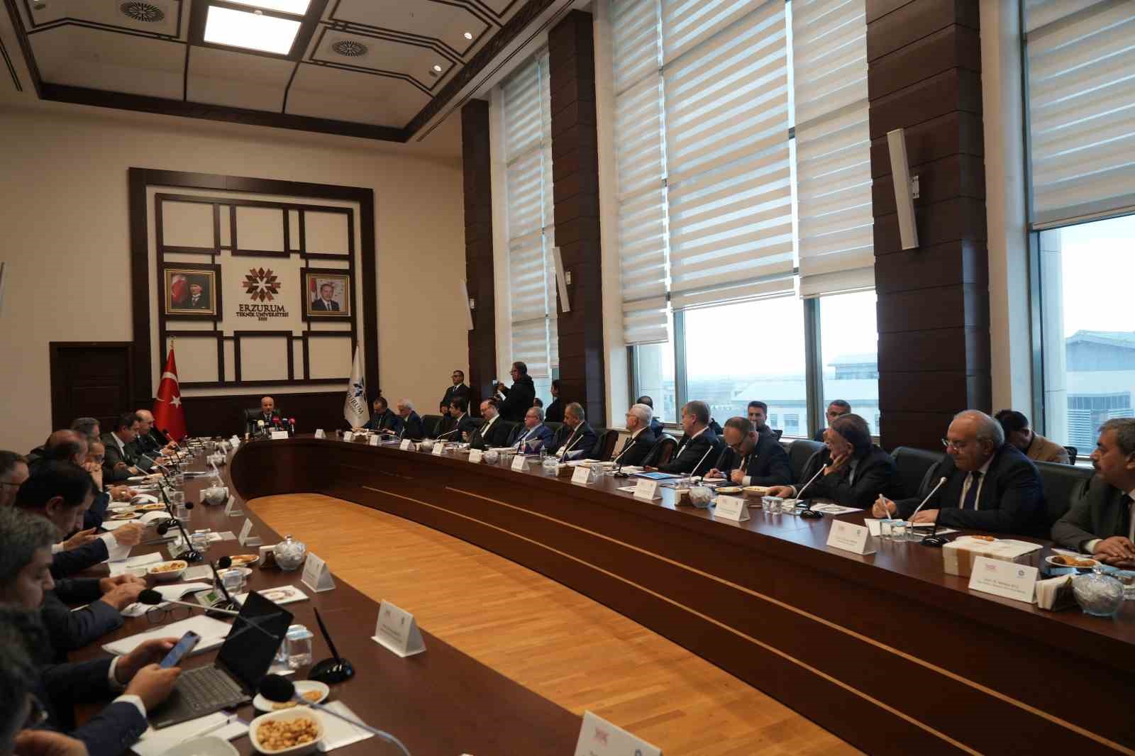YÖK Başkanı Özvar: "Halktan kopuk, bulunduğu toplumun ihtiyaçlarını dikkate almayan bir üniversite anlayışı yok" 8 yok baskani ozvar halktan kopuk bulundugu toplumun ihtiyaclarini dikkate almayan bir universite anlayisi yok LvRMQ2Ea