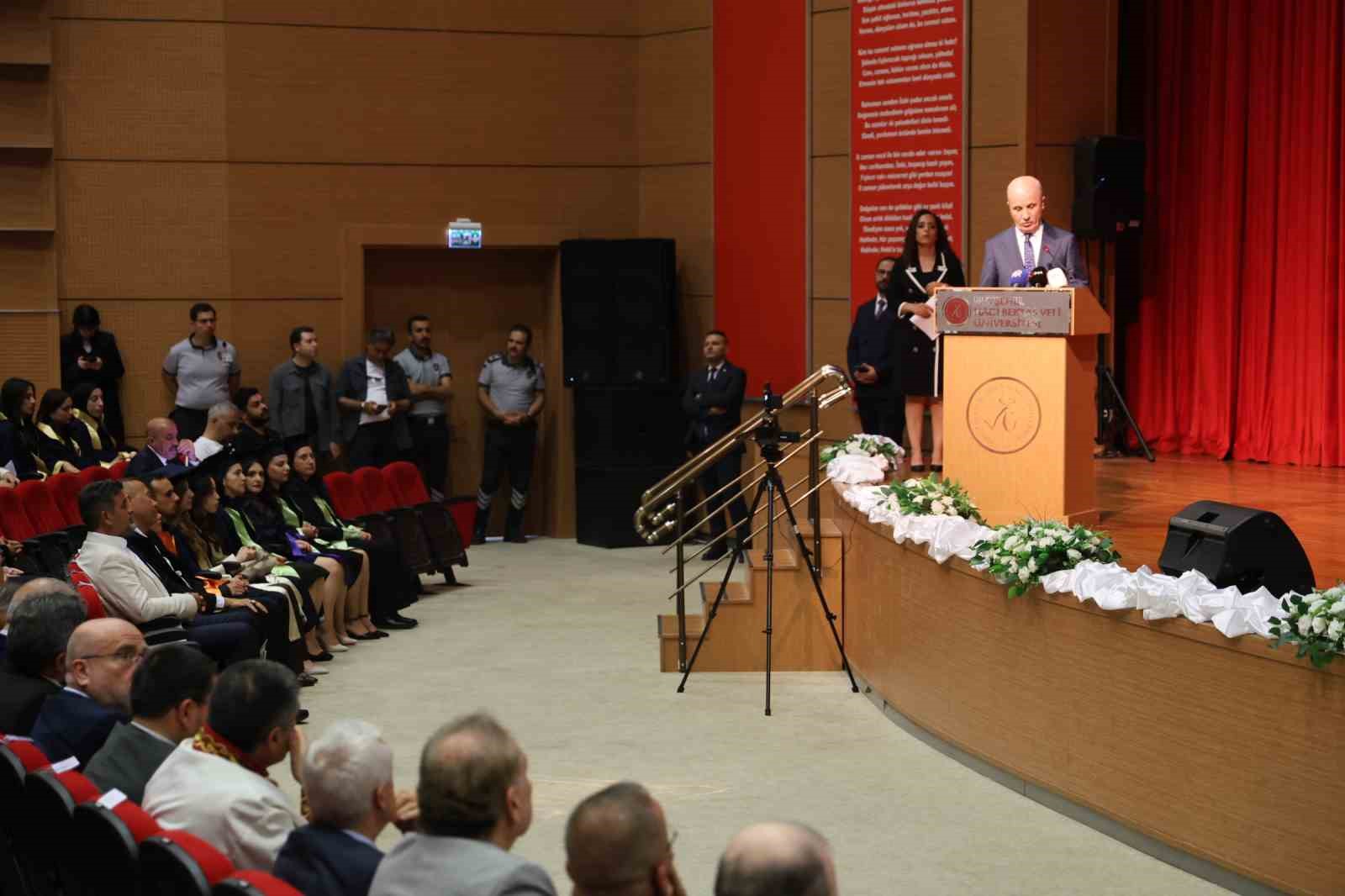 YÖK Başkanı Özvar: "Mezuniyet bir son değil, hayat boyu öğrenmenin yeni başlangıcıdır" 6 yok baskani ozvar mezuniyet bir son degil hayat boyu ogrenmenin yeni baslangicidir 2 Xeg4h6Za