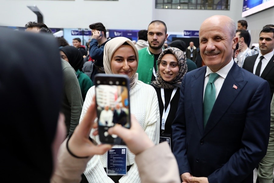 YÖK Başkanı Özvar: "Türkiye’nin yarınlarını inşa edecek siz gençlerimize güveniyoruz" 9 yok baskani ozvar turkiyenin yarinlarini insa edecek siz genclerimize guveniyoruz 5 hHu54vcp