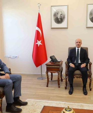 yok-baskani-ozvar-ukraynanin-ankara-buyukelcisi-dzhelialovu-kabul-etti-jYybFnlc.jpg