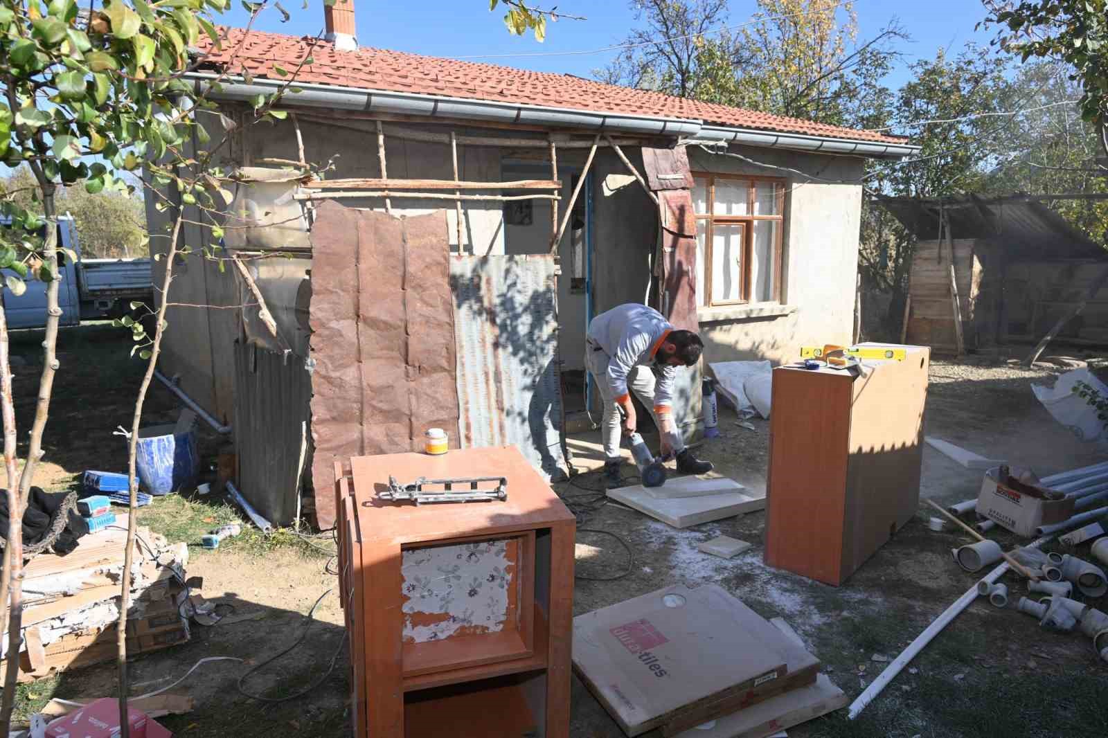 Yokluk içinde yaşadığı evde yapılan düzenlemeler Keziban teyzenin yüzünü güldürdü 6 yokluk icinde yasadigi evde yapilan duzenlemeler keziban teyzenin yuzunu guldurdu 2 fmVT2AzP