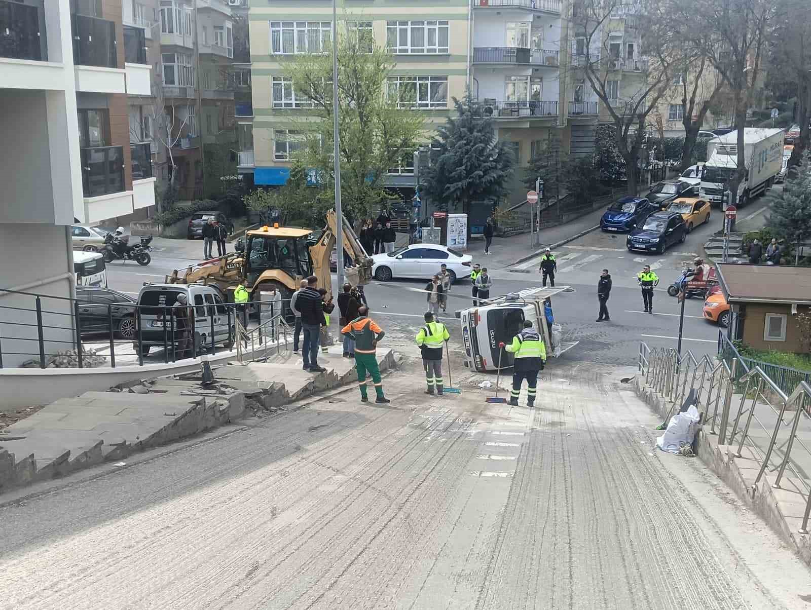yokusta ilerleyemeyen kamyonetini araclara carpmamak icin bilerek devirdigini iddia etti 3 GKtafkpu