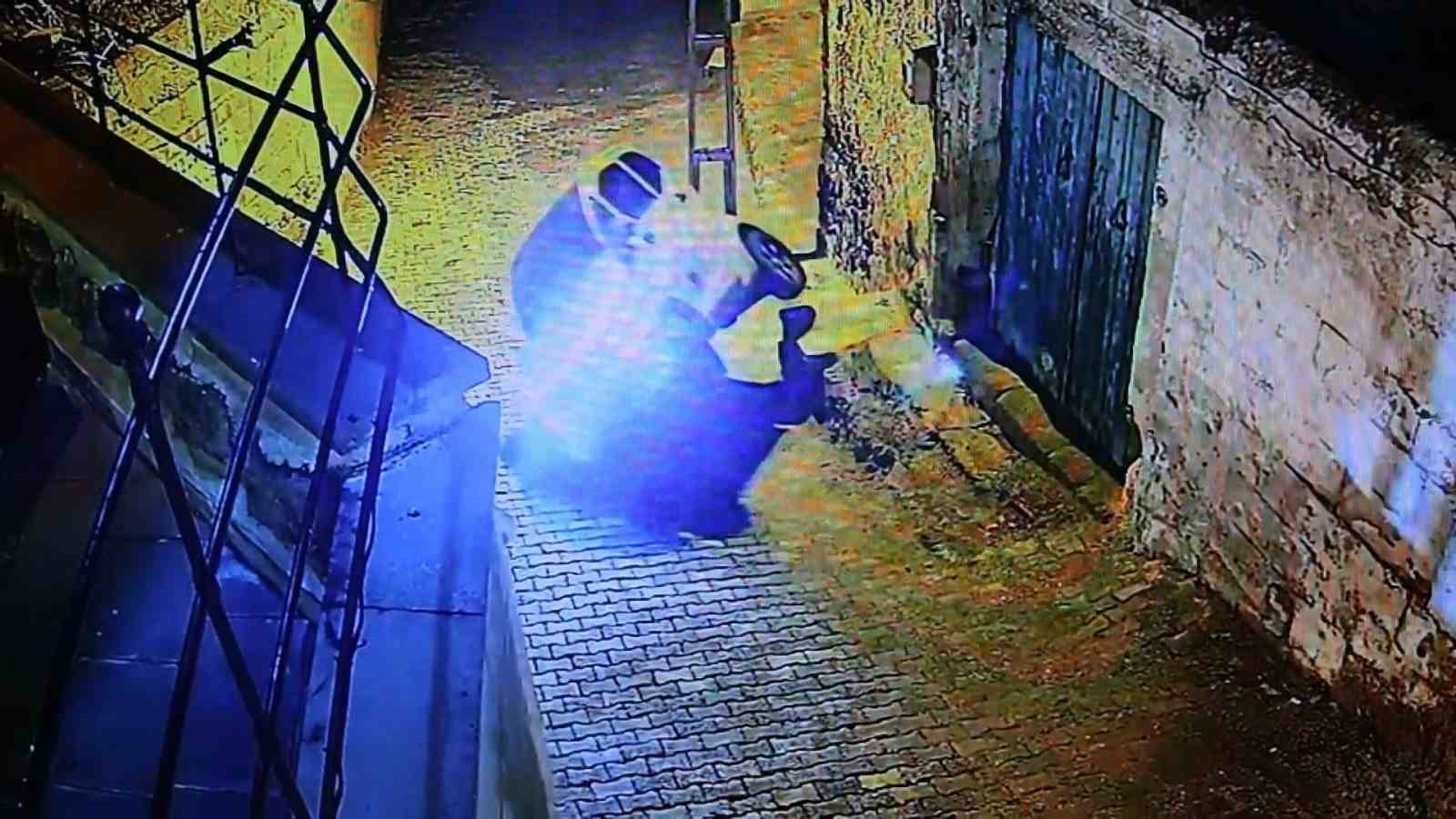 yokusu cikamayan elektrikli bisiklet devrildi 1 9tfOkpXu