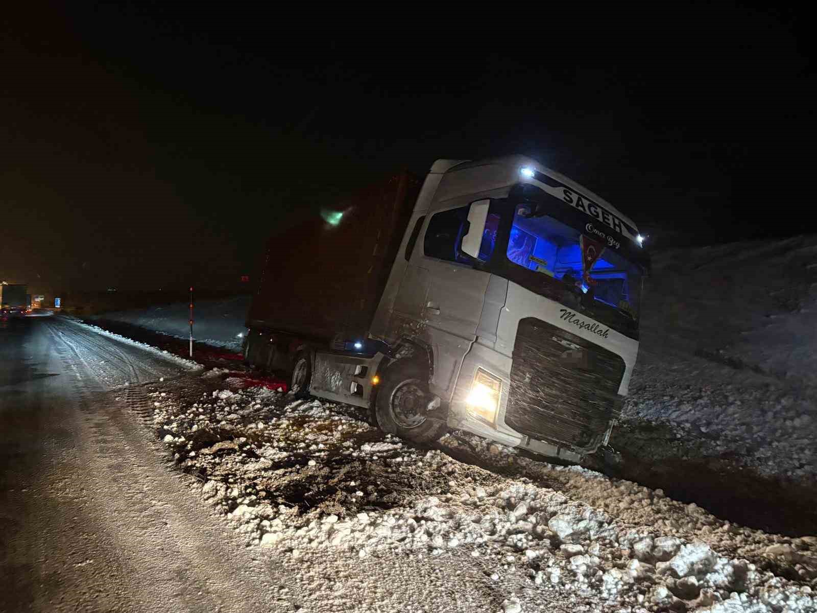 yol buzlandi tirlar makasladi 2 A35OjPNV