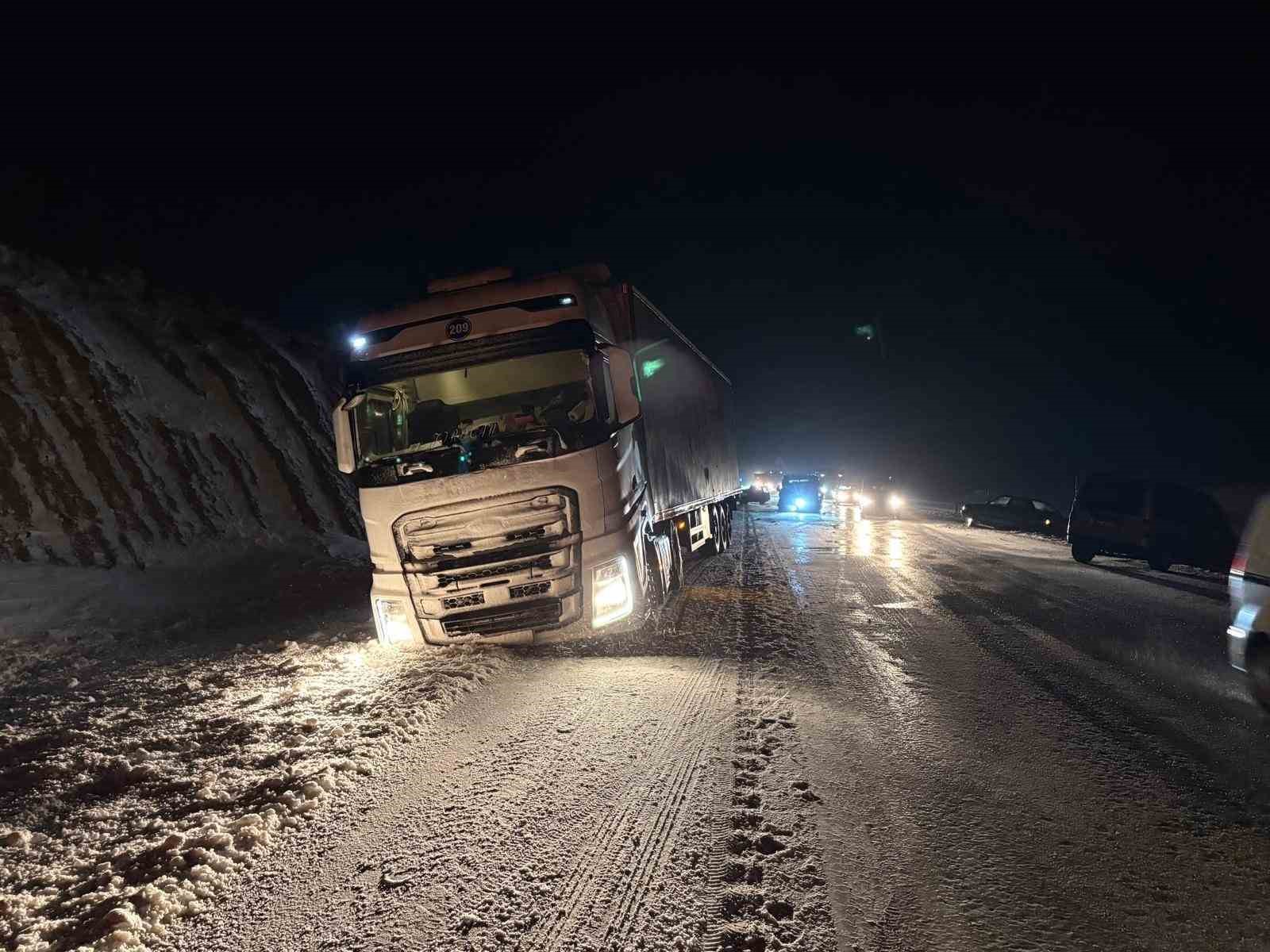 yol buzlandi tirlar makasladi 7