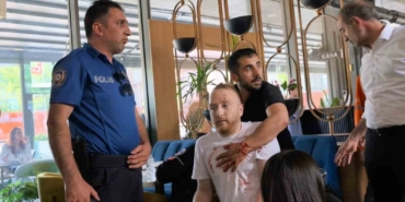 yol-kavgasinda-kan-akti-1i-agir-4-kisi-bicakla-1-polis-memuru-arbede-sonucu-9iZ9YM3y.jpg