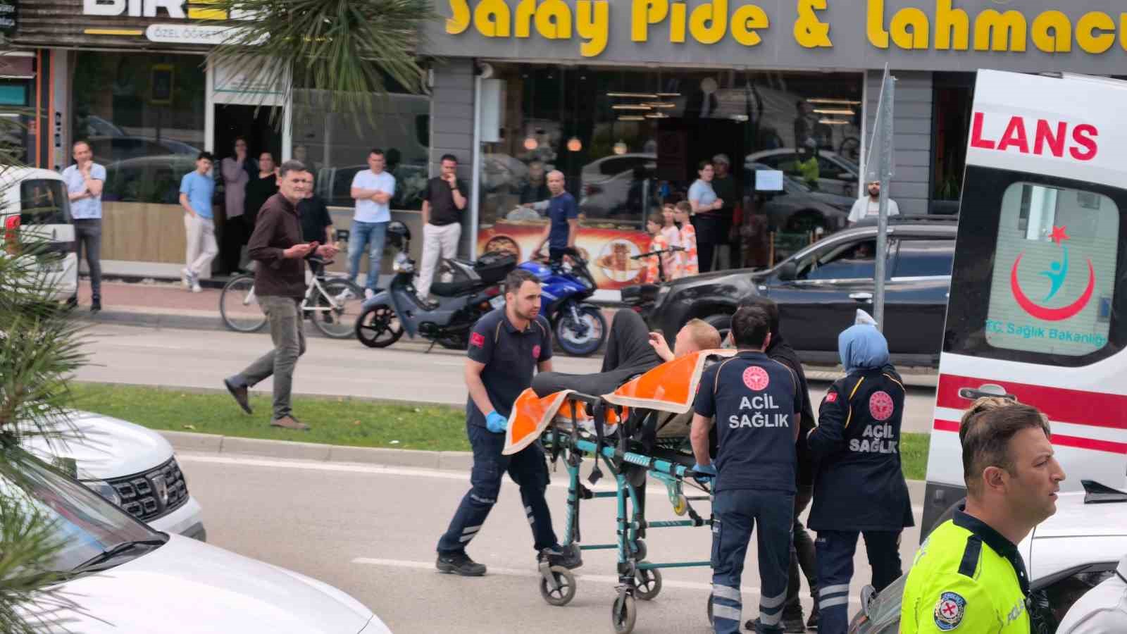 Yol kavgasında kan aktı: 1’i ağır 4 kişi bıçakla, 1 polis memuru arbede sonucu yaralandı 7 yol kavgasinda kan akti 1i agir 4 kisi bicakla 1 polis memuru arbede sonucu E7Kt9imR