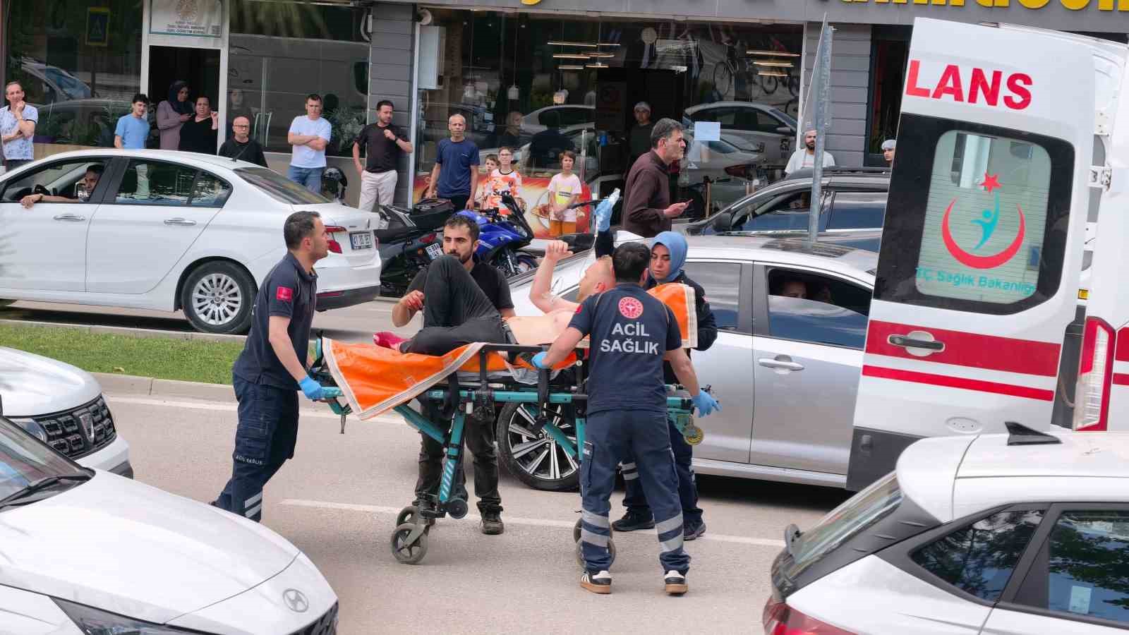Yol kavgasında kan aktı: 1’i ağır 4 kişi bıçakla, 1 polis memuru arbede sonucu yaralandı 5 yol kavgasinda kan akti 1i agir 4 kisi bicakla 1 polis memuru arbede sonucu YP24zcDf