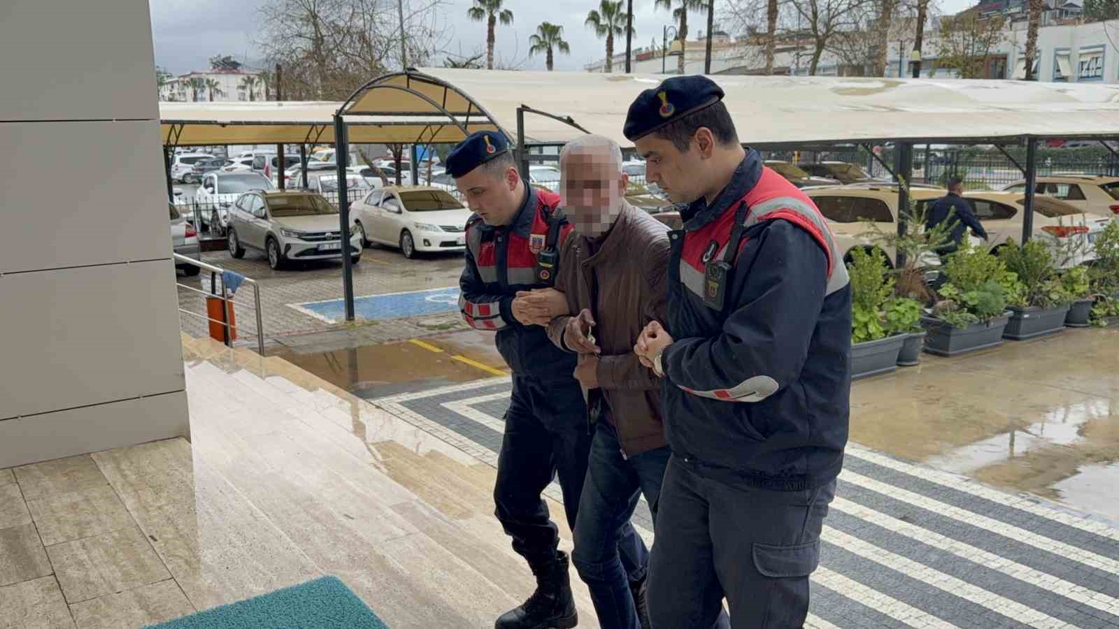 yol kenarinda olu bulunan kadinin kocasi ile oglu tutuklandi 1 3ycXhiiv