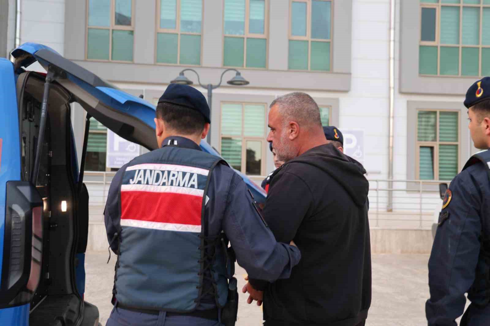 yol kenarindaki genc kiza carpan surucu yakalandi 0 p1Hf2mNb