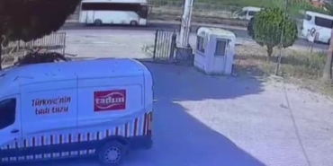 yol-kenarindaki-tabelaya-carpan-motosikletli-basindaki-kask-sayesinde-hayata-tutundu-WEY6eVft.jpg
