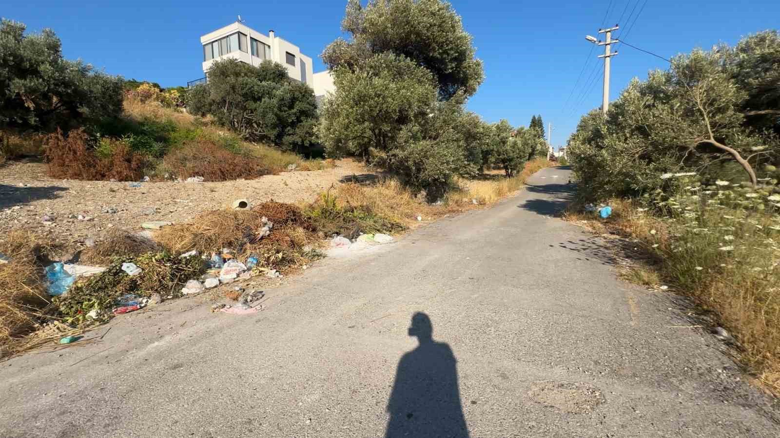 yol kenarlari cople doldu mahalleli isyan etti 0