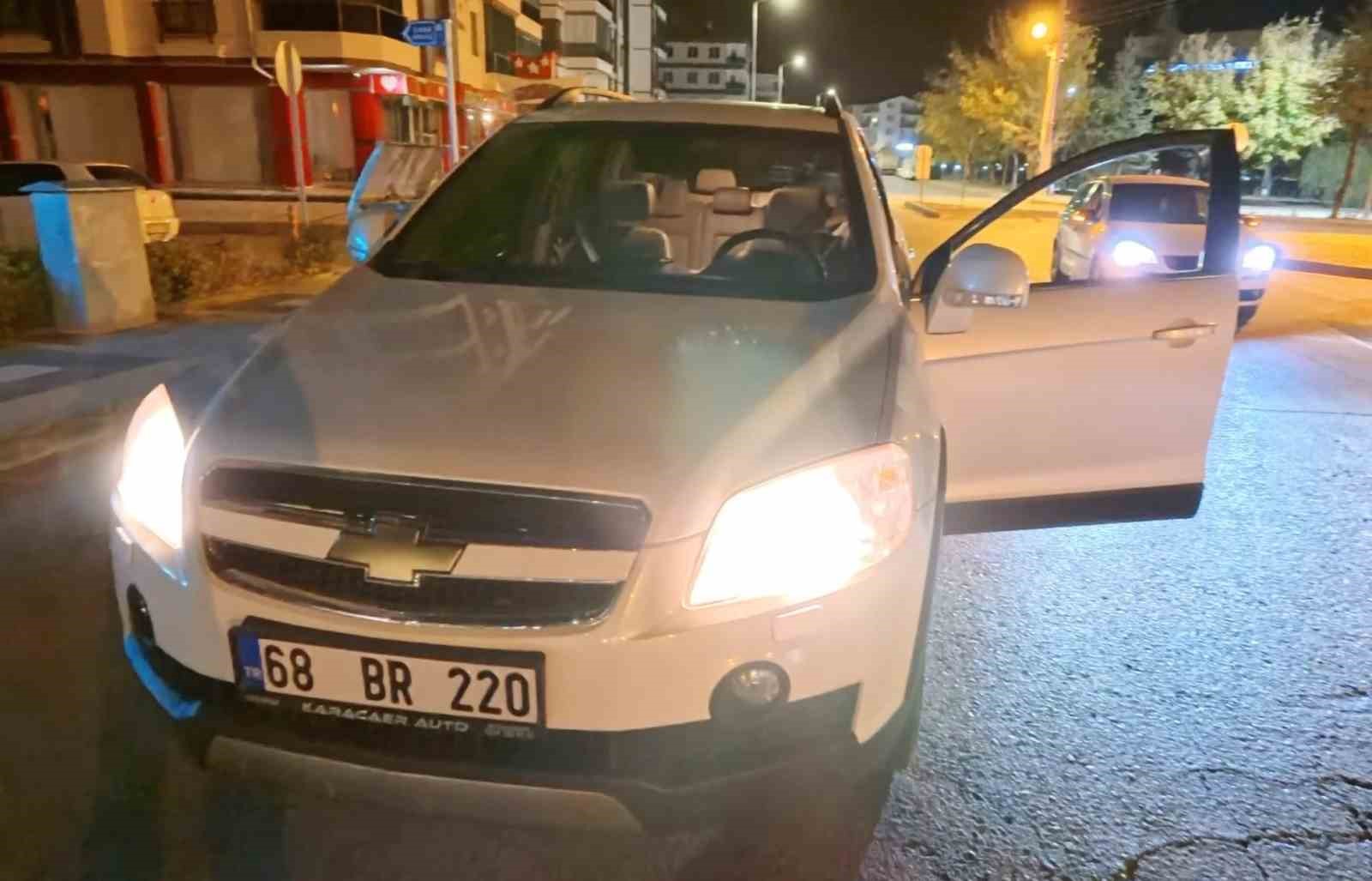Yol ortasında çalışır vaziyette kapısı açık araçta sızan şahıs ekipleri alarma geçirdi 7 yol ortasinda calisir vaziyette kapisi acik aracta sizan sahis ekipleri alarma gecirdi 3 jmBRTBv9