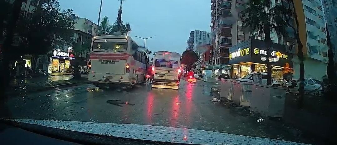 Yol verme kavgasında sürücülere ceza kesildi birinin ehliyetine de el konuldu 4 yol verme kavgasinda suruculere ceza kesildi birinin ehliyetine de el konuldu 0 11ETwhFy